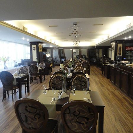 Hotel Druzba Michalovce Esterno foto
