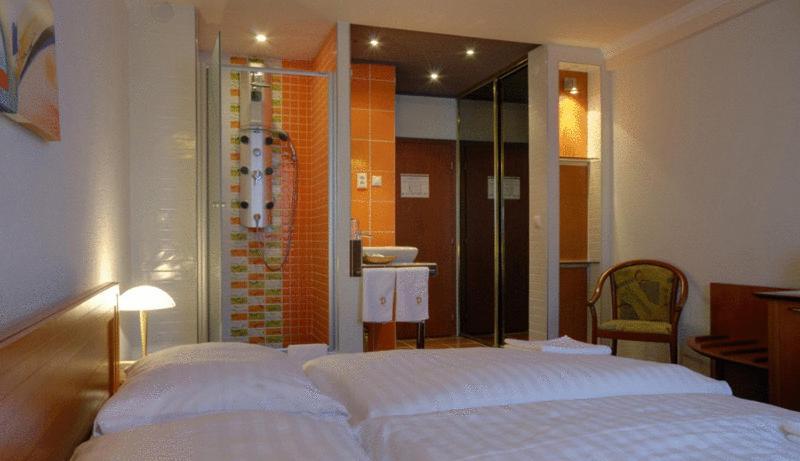 Hotel Druzba Michalovce Esterno foto