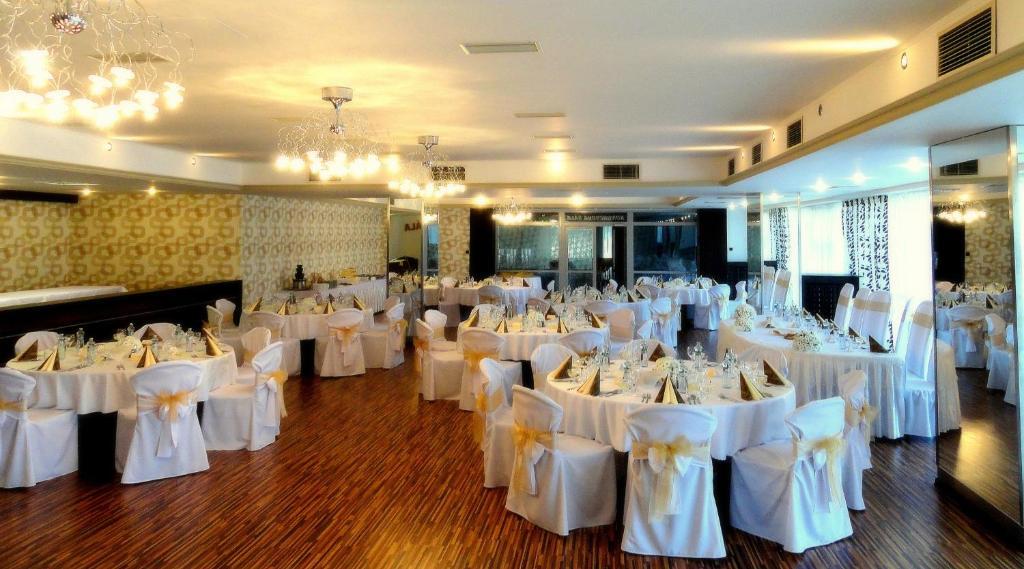 Hotel Druzba Michalovce Esterno foto