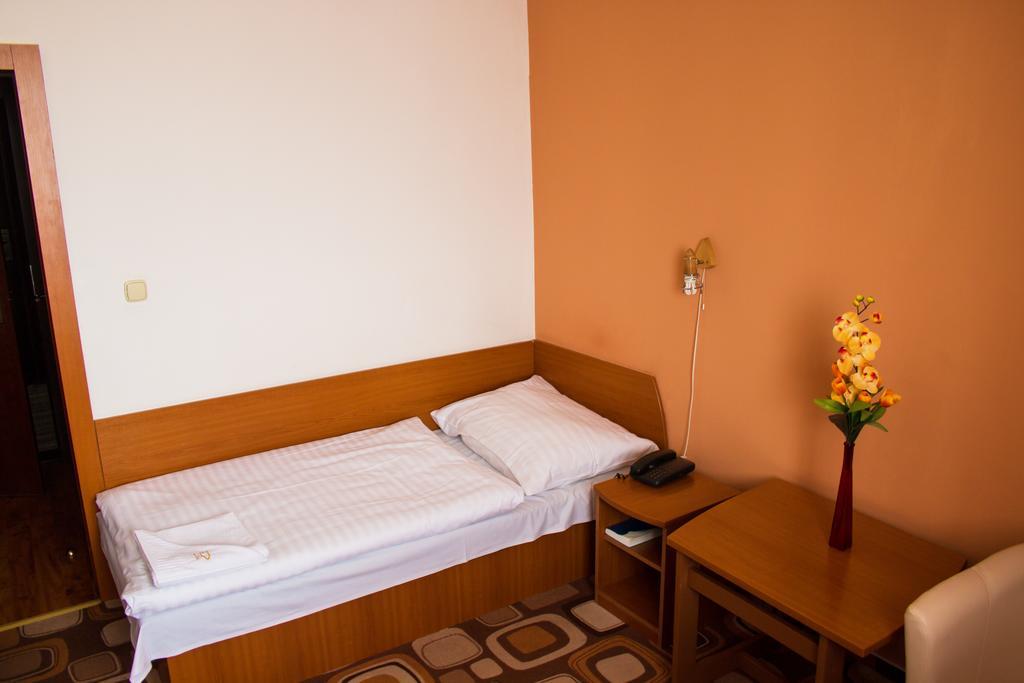 Hotel Druzba Michalovce Esterno foto