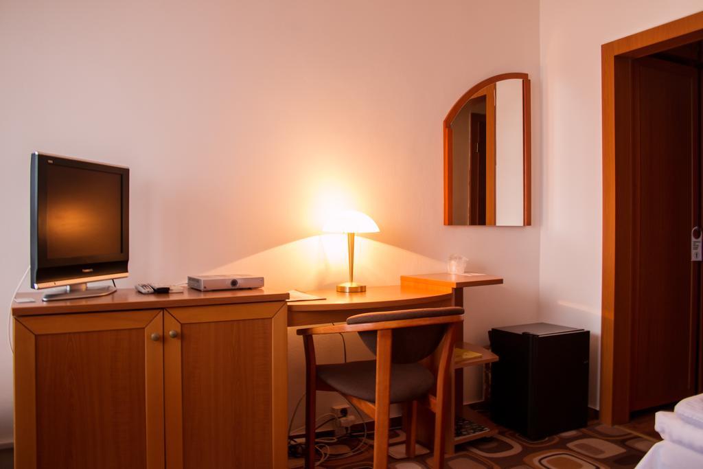 Hotel Druzba Michalovce Esterno foto