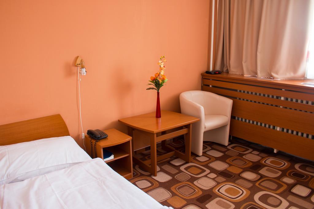 Hotel Druzba Michalovce Esterno foto